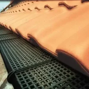 Dachrinnen Schutzgitter, Kunststoff bis RG150, Länge 6m, 24 Clips Begrenztes Angebot